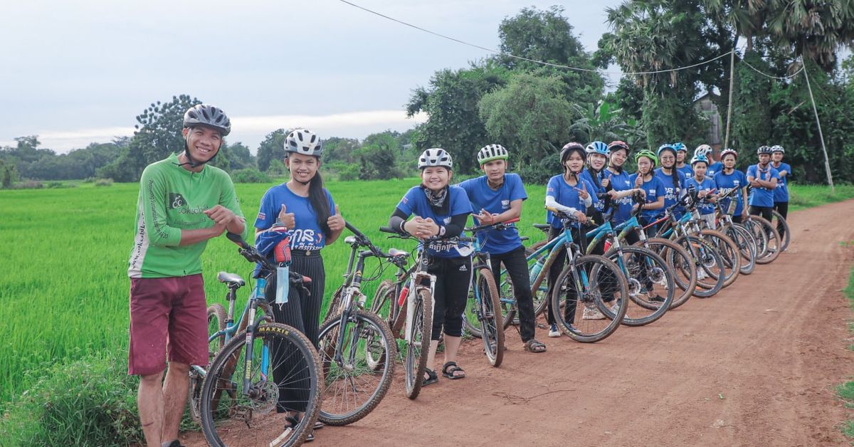 “ស្គាល់បាត់ដំបង” នាំមនុស្សឱ្យស្គាល់ទេសភាពជាយក្រុងបាត់ដំបងតាមរយៈការផ្ដល់ដំណើរកម្សាន្តបែបជិះកង់បែបអប់រំ។  - amnanyuveajun អំណានយុវជន